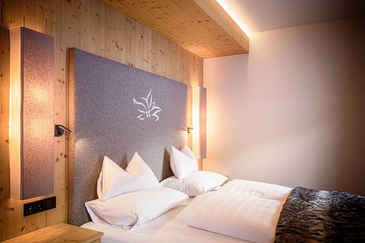 Hotel&Chalets Edelweiss Madonna  Buitenkant foto